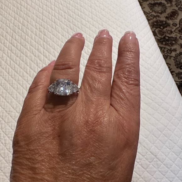 Gorgeous Bella Luce ring from JTV. BRAND NEW!!! - Picture 2 of 5